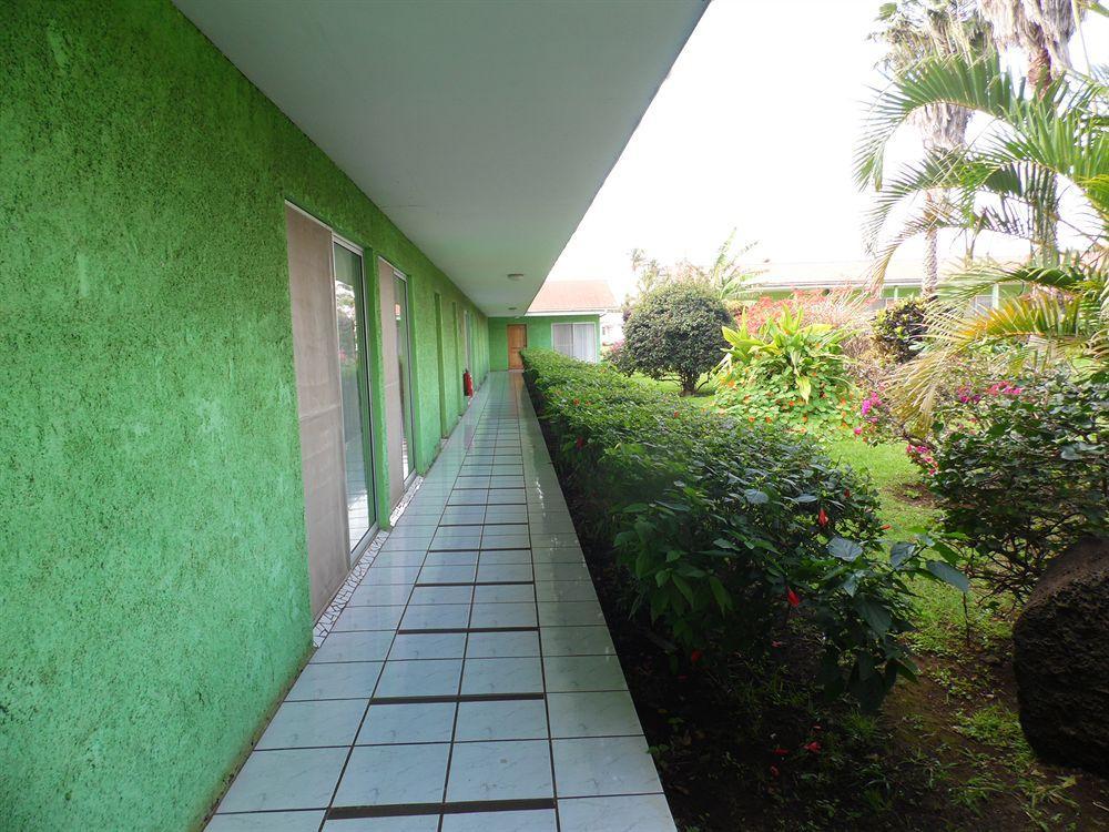 Hotel Manutara Hanga Roa Esterno foto