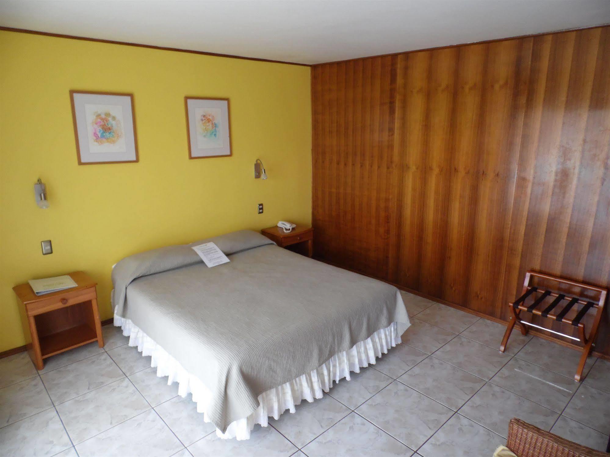 Hotel Manutara Hanga Roa Esterno foto