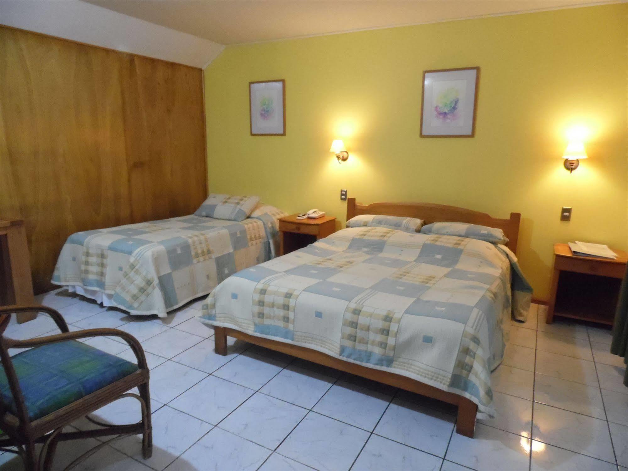 Hotel Manutara Hanga Roa Esterno foto