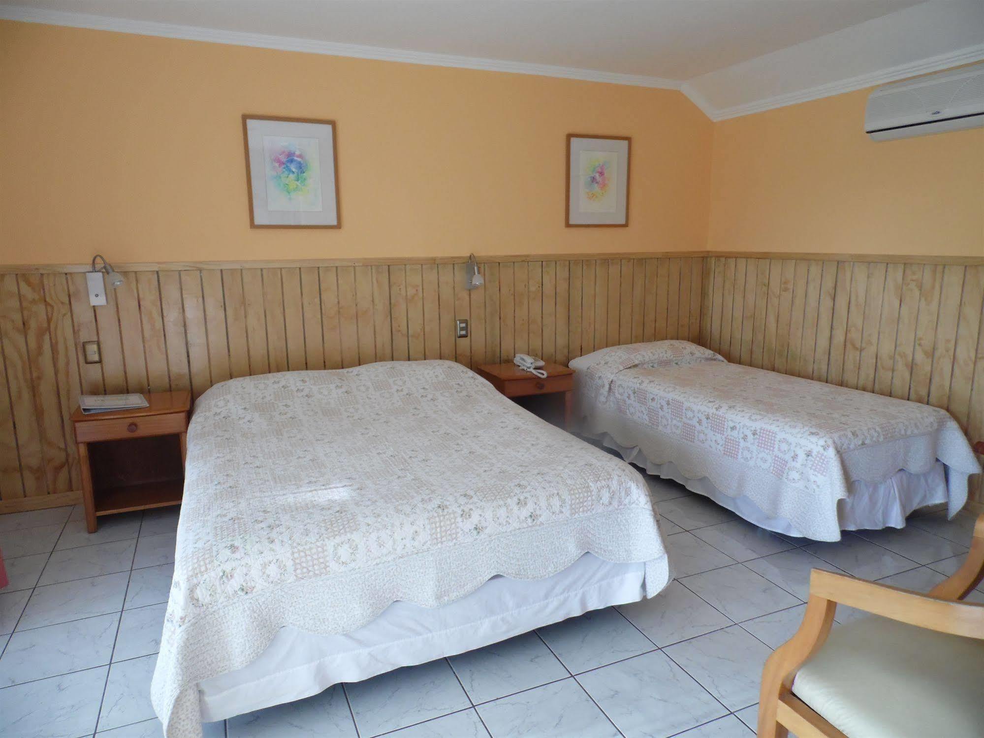 Hotel Manutara Hanga Roa Esterno foto
