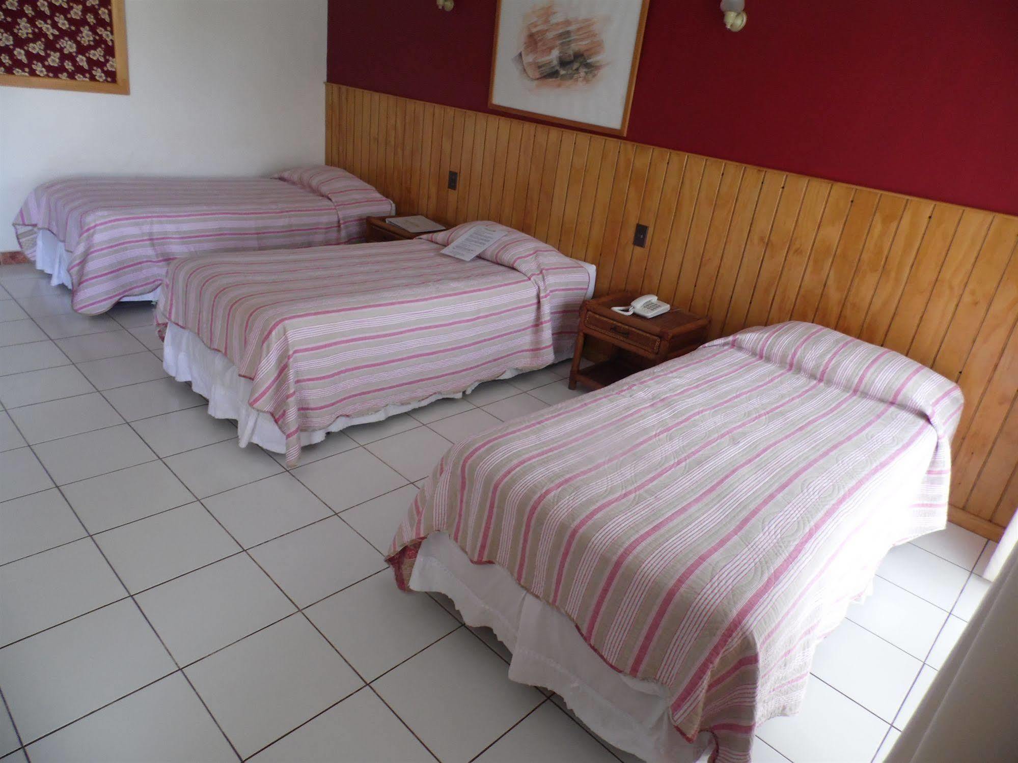 Hotel Manutara Hanga Roa Esterno foto