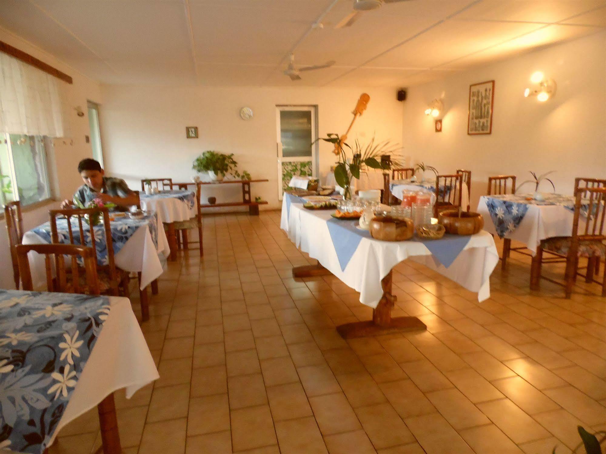 Hotel Manutara Hanga Roa Esterno foto
