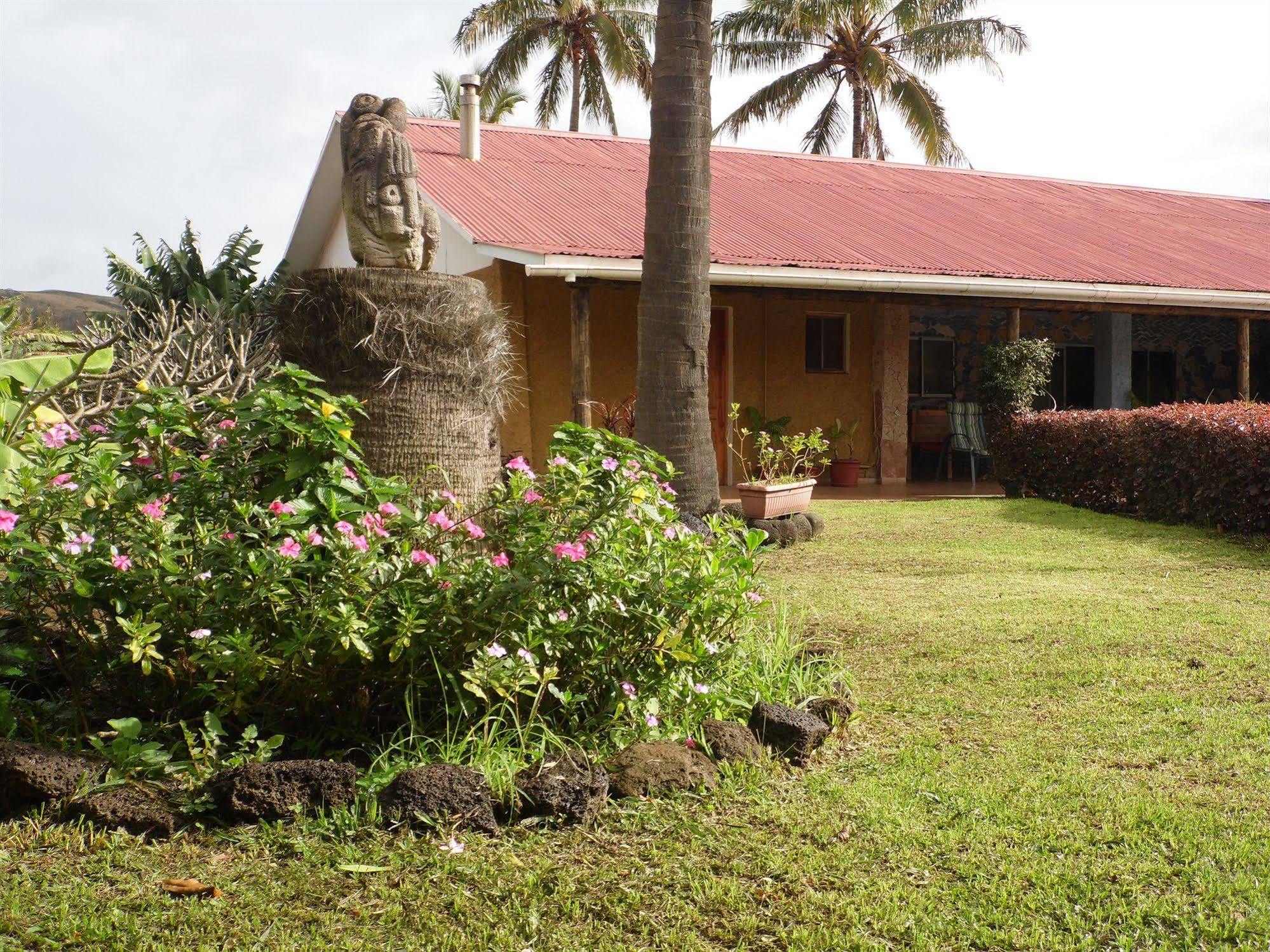 Hotel Manutara Hanga Roa Esterno foto