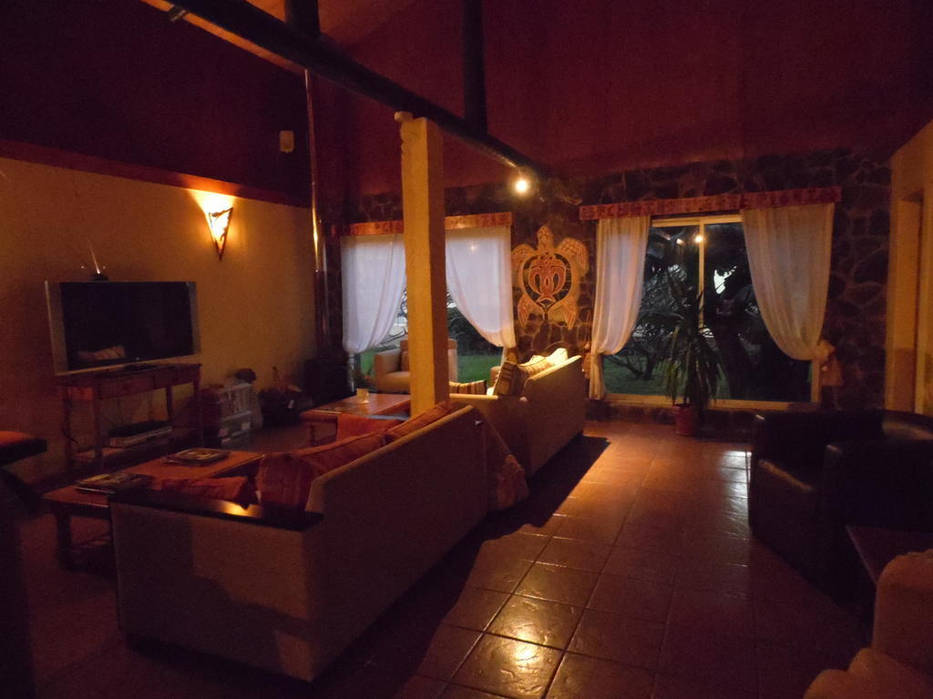 Hotel Manutara Hanga Roa Esterno foto